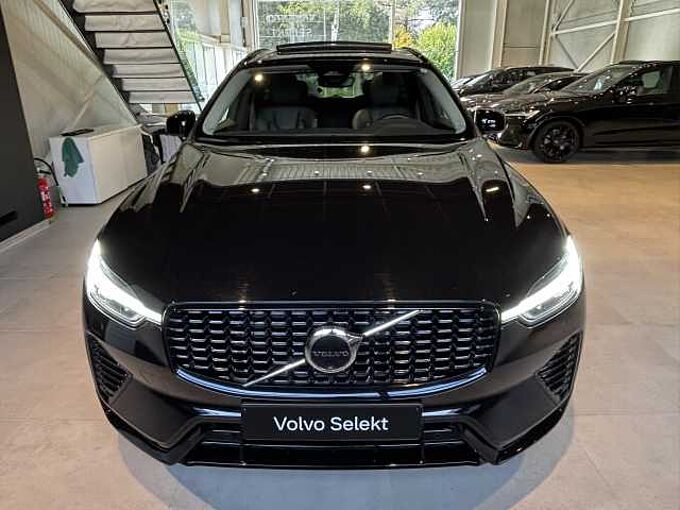 Volvo XC60 Plus, B4 Mild-Hybrid, Benzin, Dark