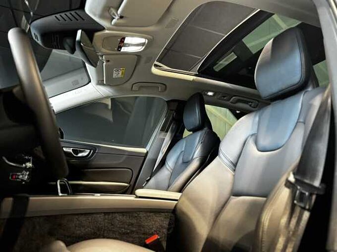 Volvo XC60 Plus, B4 Mild-Hybrid, Benzin, Dark