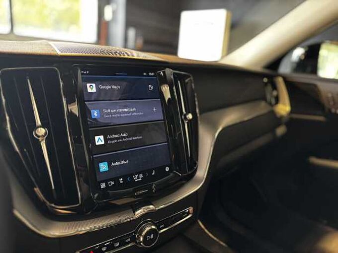 Volvo XC60 Plus, B4 Mild-Hybrid, Benzin, Dark