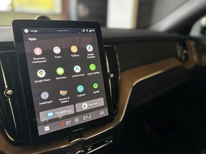 Volvo XC60 Plus, T6 AWD Plug-in hybrid, NIET INGESCHREVEN DIRECTIEWAGEN