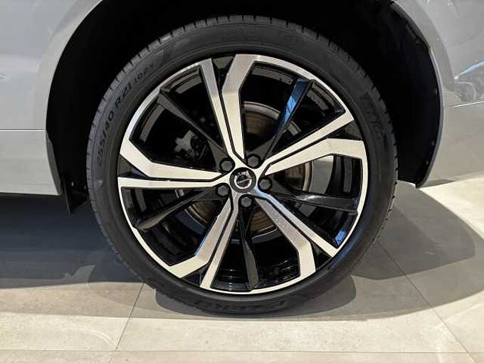 Volvo XC60 Plus, B4 Mild-Hybrid, Benzin, Dark