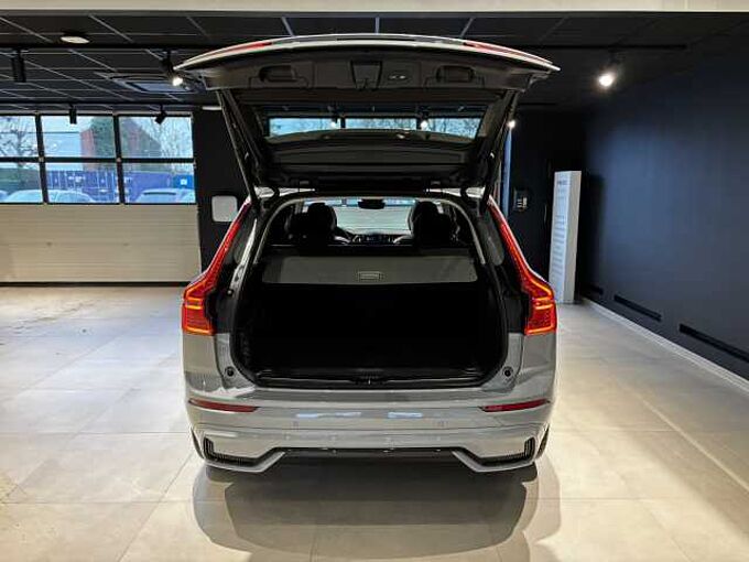 Volvo XC60 Plus, B4 Mild-Hybrid, Benzin, Dark