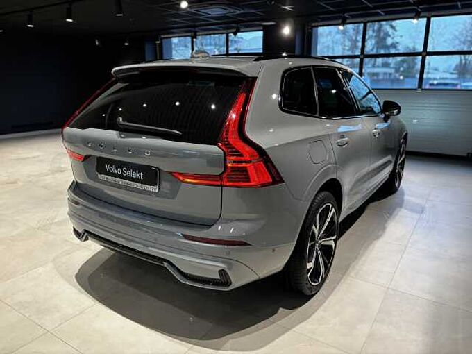 Volvo XC60 Plus, B4 Mild-Hybrid, Benzin, Dark