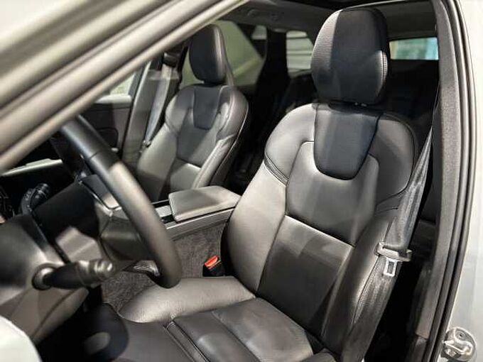 Volvo XC60 Plus, B4 Mild-Hybrid, Benzin, Dark