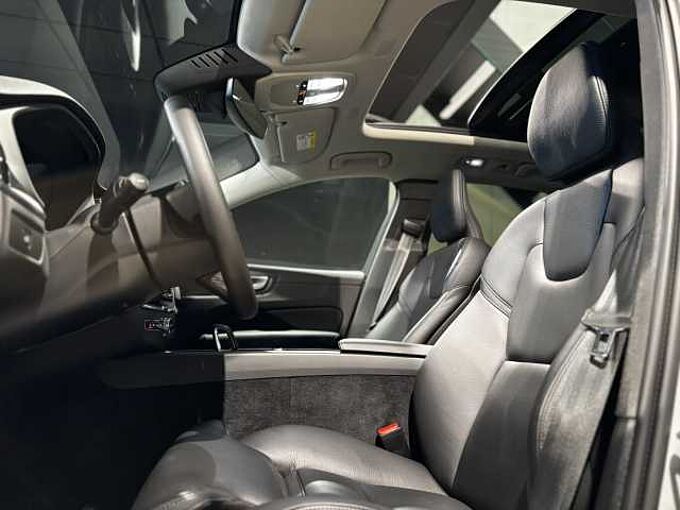 Volvo XC60 Plus, B4 Mild-Hybrid, Benzin, Dark