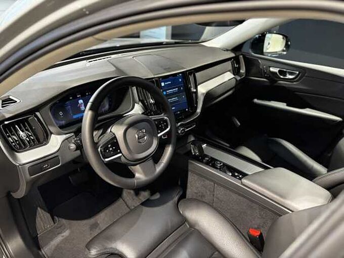 Volvo XC60 Plus, B4 Mild-Hybrid, Benzin, Dark