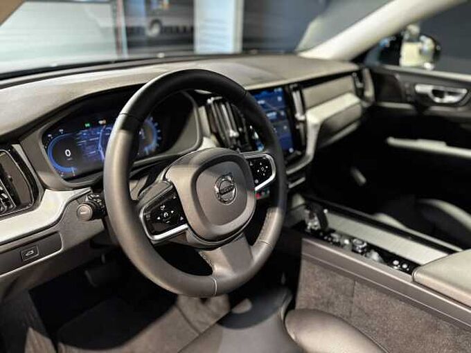 Volvo XC60 Plus, B4 Mild-Hybrid, Benzin, Dark