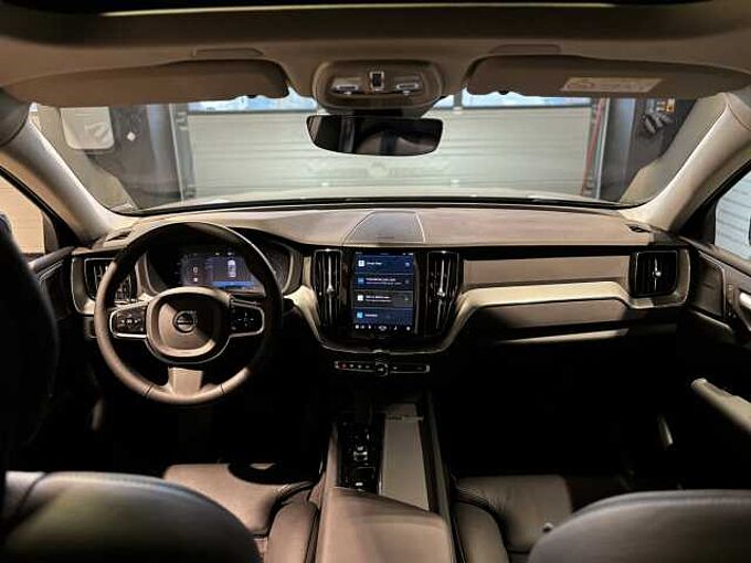 Volvo XC60 Plus, B4 Mild-Hybrid, Benzin, Dark