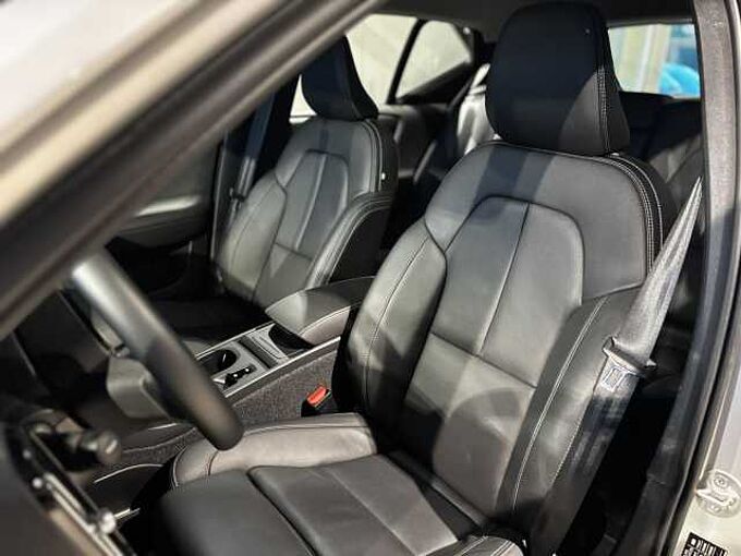 Volvo XC40 Core, B3 Mild hybrid, Benzine