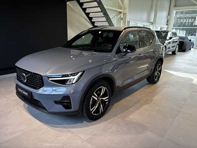 Volvo XC40 Plus, T2 automatic, Benzine, Dark