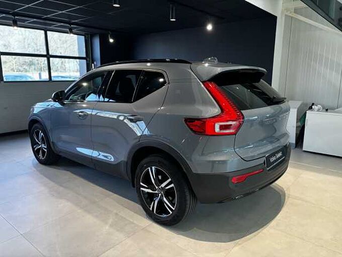 Volvo XC40 Plus, T2 automatic, Benzine, Dark
