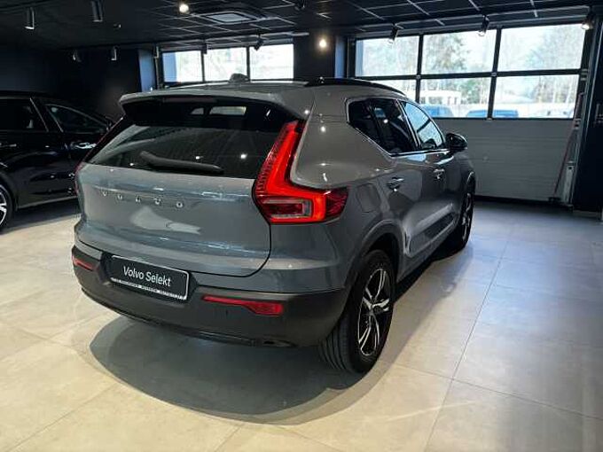 Volvo XC40 Plus, T2 automatic, Benzine, Dark