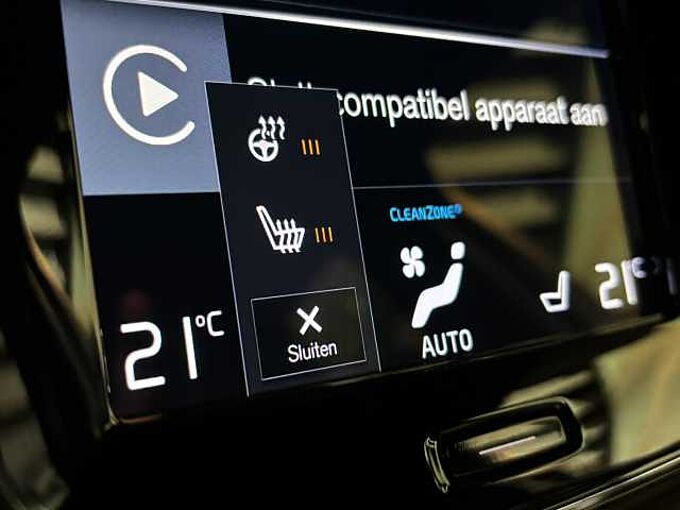 Volvo XC40 Plus, T2 automatic, Benzine, Dark