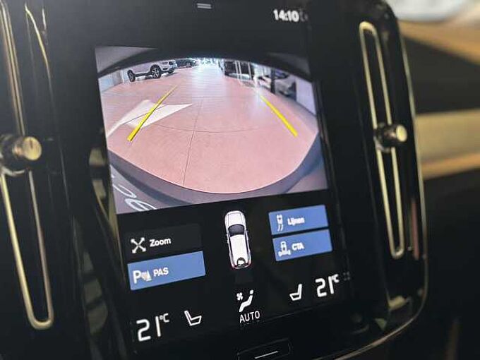 Volvo XC40 Plus, T2 automatic, Benzine, Dark