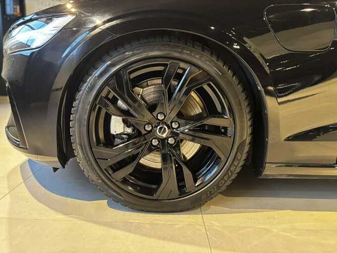 Volvo V60 Plus, T6 AWD Plug-in hybrid, Elektrisch/benzine, Dark