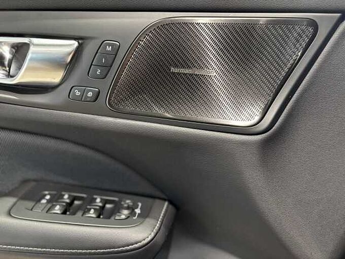 Volvo V60 Plus, T6 AWD Plug-in hybrid, Elektrisch/benzine, Dark