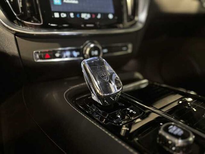 Volvo V60 Plus, T6 AWD Plug-in hybrid, Elektrisch/benzine, Dark