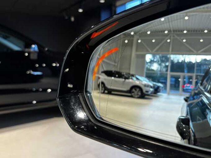 Volvo V60 Plus, T6 AWD Plug-in hybrid, Elektrisch/benzine, Dark