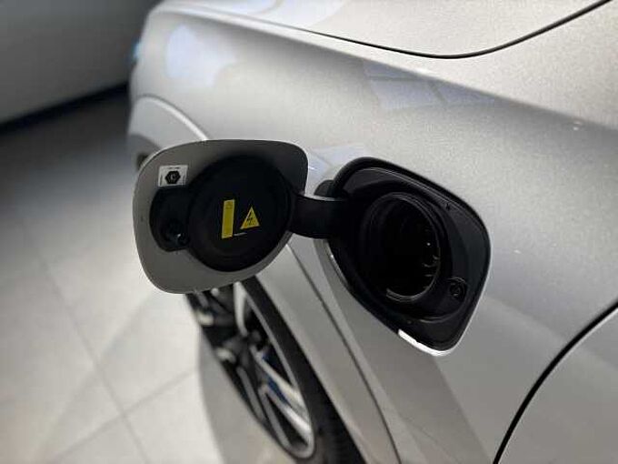 Volvo XC60 Recharge Ultimate, T6 AWD Plug-in hybrid, Elektrisch/benzine, Dark