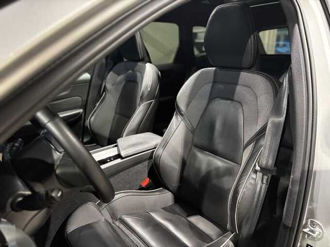 Volvo XC60 Recharge Ultimate, T6 AWD Plug-in hybrid, Elektrisch/benzine, Dark