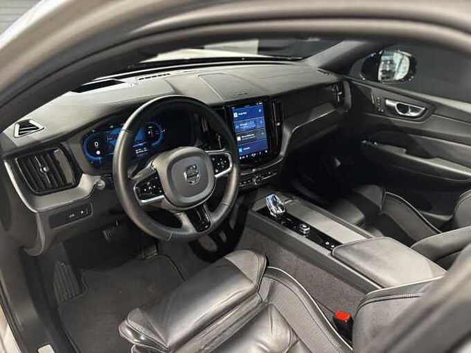 Volvo XC60 Recharge Ultimate, T6 AWD Plug-in hybrid, Elektrisch/benzine, Dark