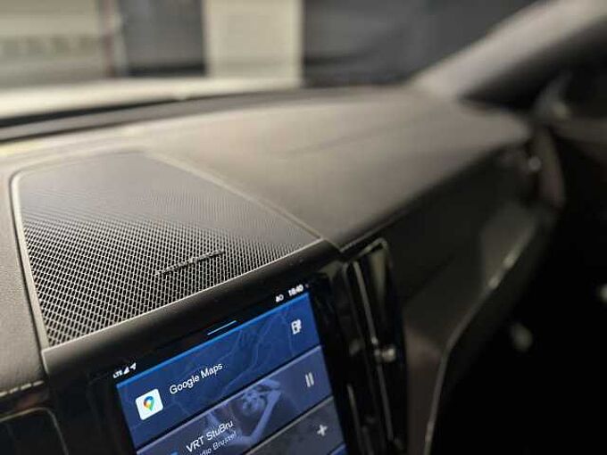 Volvo XC60 Recharge Ultimate, T6 AWD Plug-in hybrid, Elektrisch/benzine, Dark