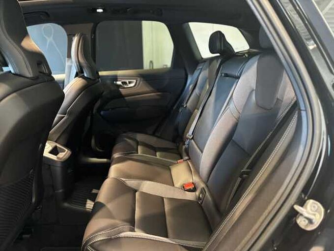 Volvo XC60 Black Edition Plus, T6 AWD Plug-in Hybrid. SLECHTS 1.500KM