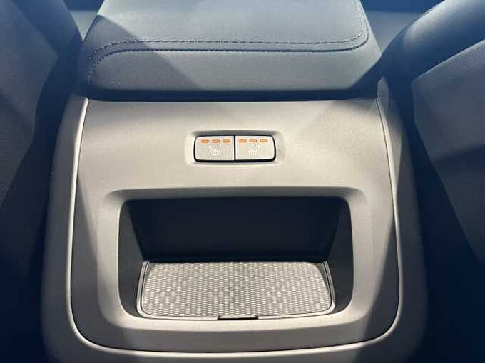 Volvo XC60 Black Edition Plus, T6 AWD Plug-in Hybrid. SLECHTS 1.500KM