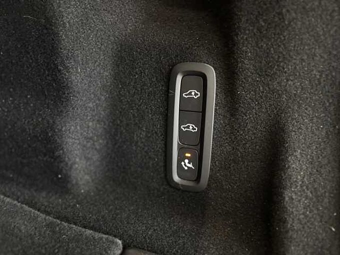 Volvo XC60 Plus Dark, T6 PHEV