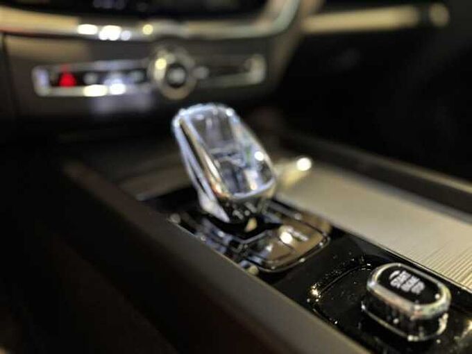 Volvo XC60 Plus Dark, T6 PHEV