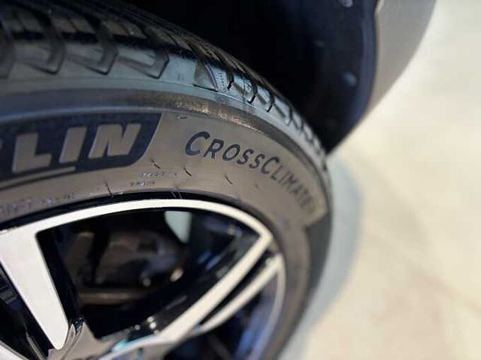 Volvo XC40 Plus, B3 Mild hybrid, Benzine, Dark