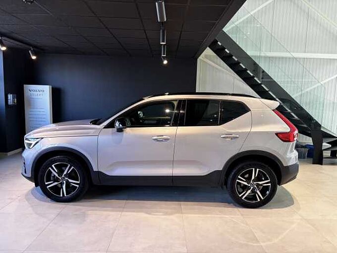 Volvo XC40 Plus, B3 Mild hybrid, Benzine, Dark