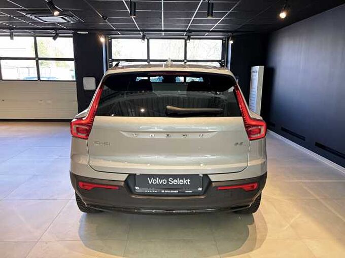 Volvo XC40 Plus, B3 Mild hybrid, Benzine, Dark