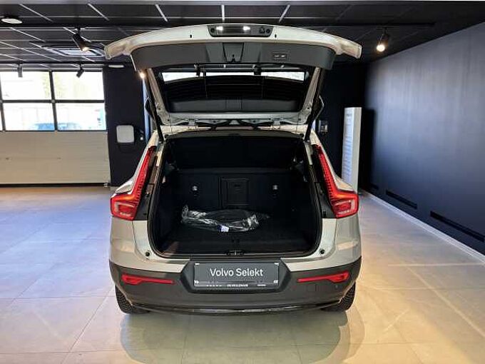 Volvo XC40 Plus, B3 Mild hybrid, Benzine, Dark