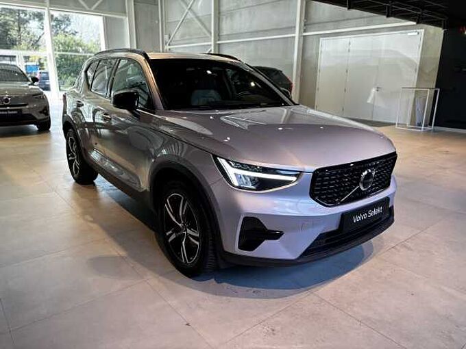 Volvo XC40 Plus, B3 Mild hybrid, Benzine, Dark
