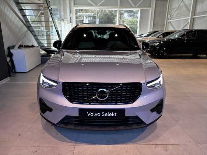 Volvo XC40 Plus, B3 Mild hybrid, Benzine, Dark