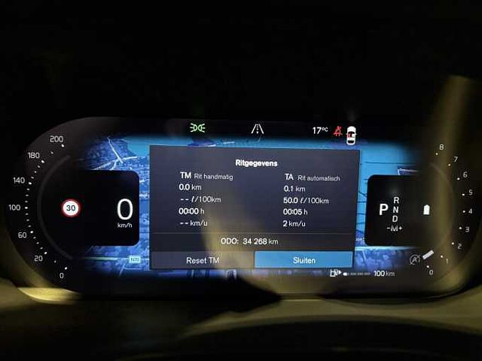 Volvo XC40 Plus, B3 Mild hybrid, Benzine, Dark