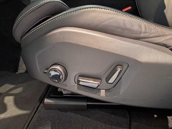 Volvo XC60 913370 | Recharge T6 AWD Plug-In Hybrid Ultimate Dark