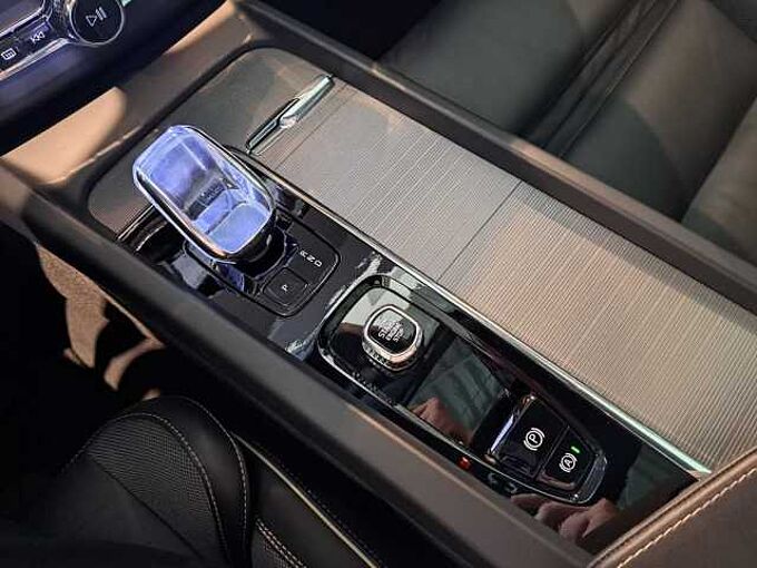 Volvo XC60 913370 | Recharge T6 AWD Plug-In Hybrid Ultimate Dark