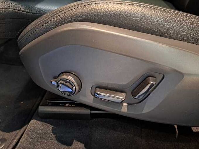 Volvo XC60 779047 | B4 Mild-Hybride Benzine Plus Dark