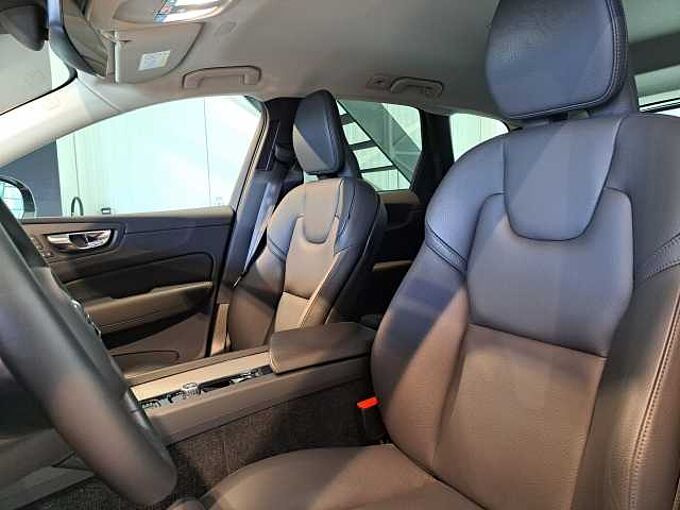 Volvo XC60 B4 Mild-Hybride Benzine Plus Dark 795855 | B4 Mild-Hybride Benzine Plus Dark