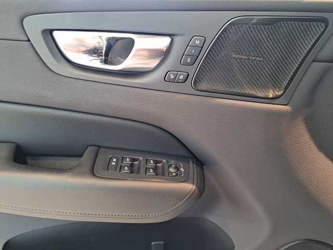 Volvo XC60 B4 Mild-Hybride Benzine Plus Dark 795855 | B4 Mild-Hybride Benzine Plus Dark