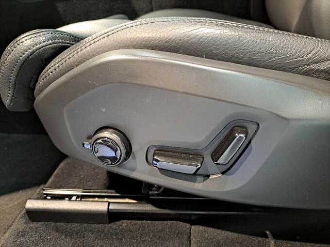 Volvo XC60 B4 Mild-Hybride Benzine Plus Dark 795855 | B4 Mild-Hybride Benzine Plus Dark