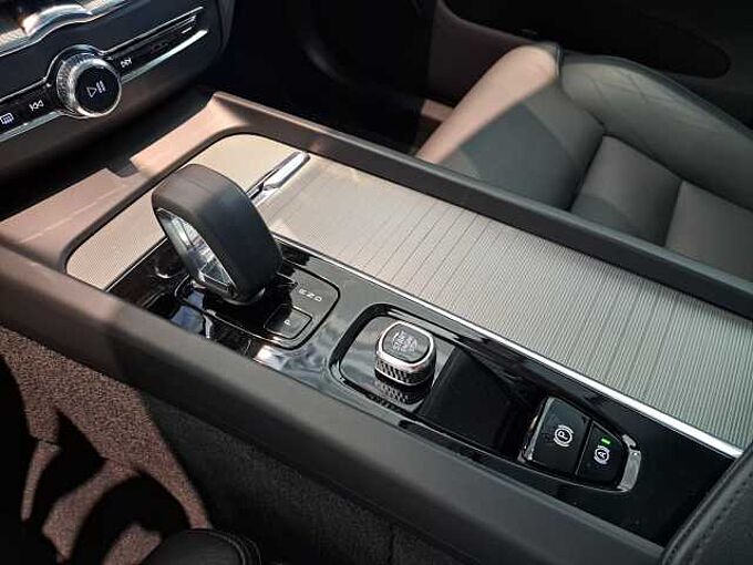 Volvo XC60 B4 Mild-Hybride Benzine Plus Dark 795855 | B4 Mild-Hybride Benzine Plus Dark
