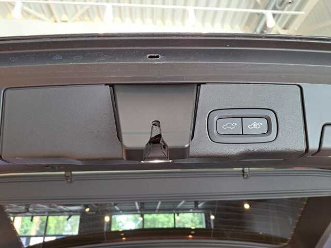 Volvo XC60 B4 Mild-Hybride Benzine Plus Dark 795855 | B4 Mild-Hybride Benzine Plus Dark
