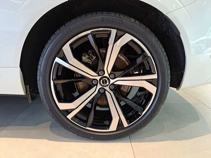 Volvo XC60 Plus, T6 AWD Plug-in Hybrid, Elektrisch/Benzin, Dark 174124 | T6 AWD Plug-In Hybride Plus Dark