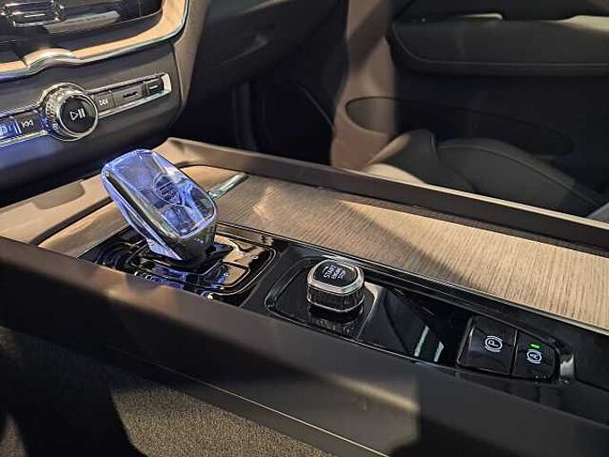 Volvo XC60 Plus, T6 AWD Plug-in Hybrid, Elektrisch/Benzin, Dark 174124 | T6 AWD Plug-In Hybride Plus Dark