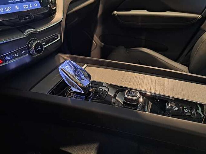Volvo XC60 T6 AWD Plug-In Hybride Ultra Dark 082422 | T6 AWD Plug-In Hybride Ultra Dark