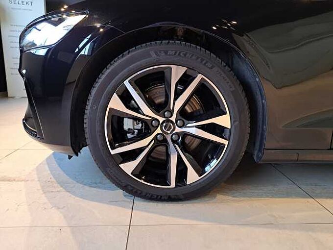 Volvo V60 B4 Mild Hybride Benzine Plus Dark: 661061 | B4 Mild Hybride Benzine Plus Dark