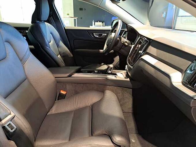 Volvo V60 B4 Mild Hybride Benzine Plus Dark: 661061 | B4 Mild Hybride Benzine Plus Dark